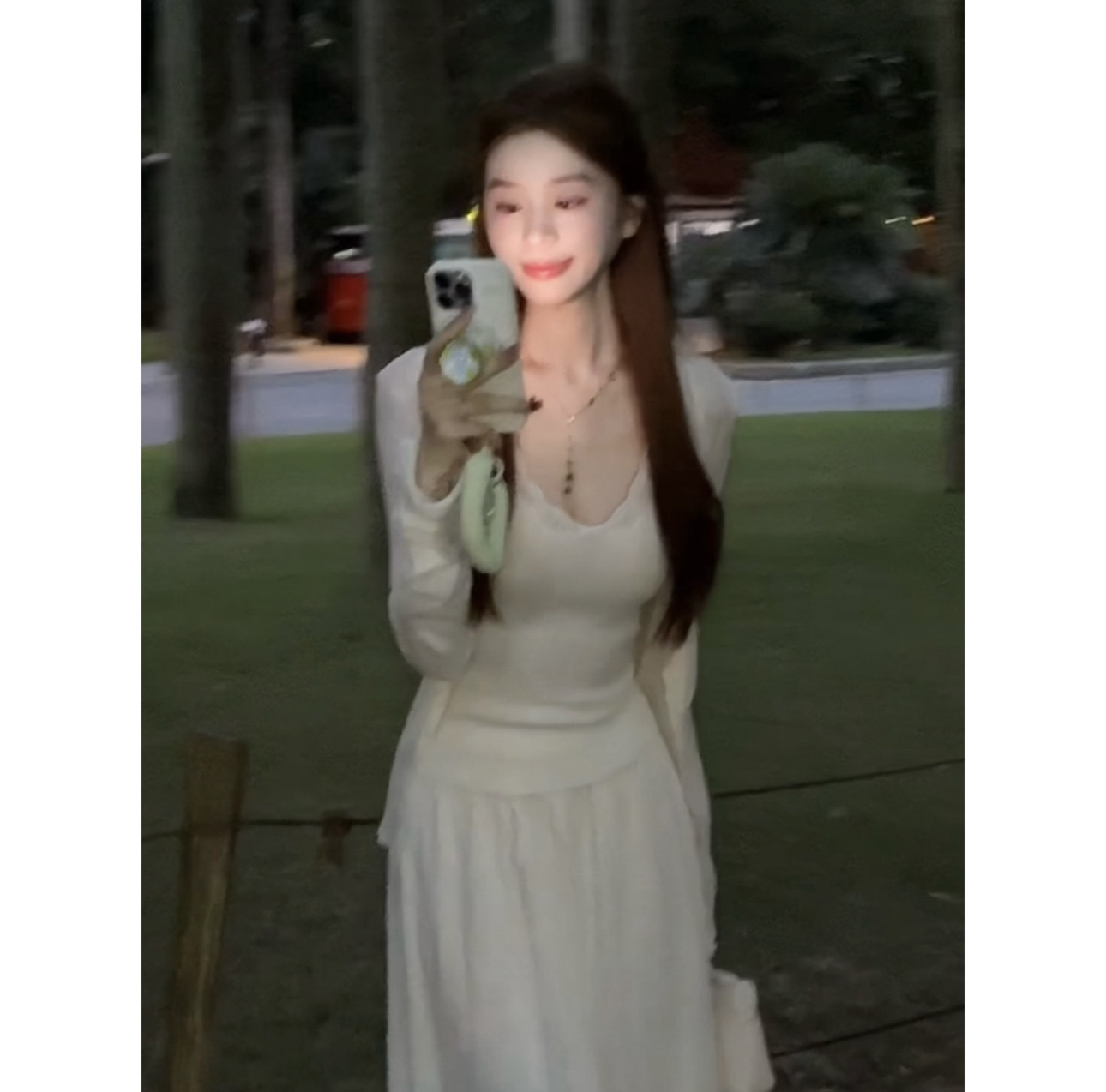xiaowu 雾日雪松秋日显瘦背心+气质温柔针织开衫+半身裙女 A77