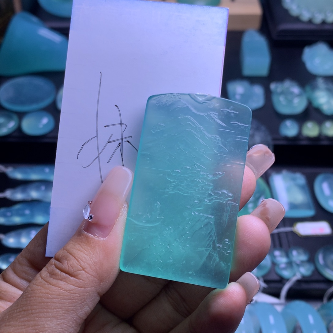 蛇纹石玉吊坠未镶嵌海**蓝