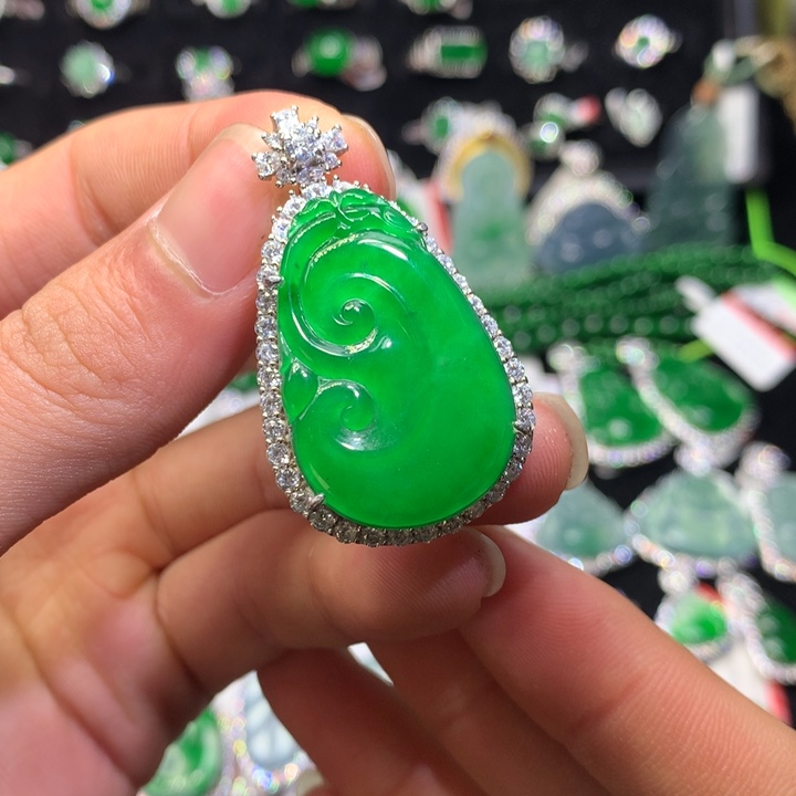 【闪购商品】翡翠颈饰银S925镶嵌如意吊坠