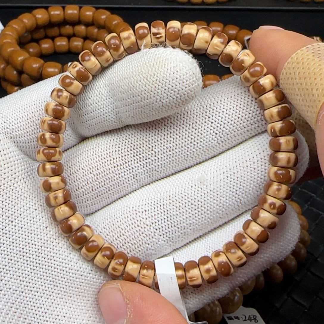 紫金鼠手串7.5*4mm纯肉三花药片233B