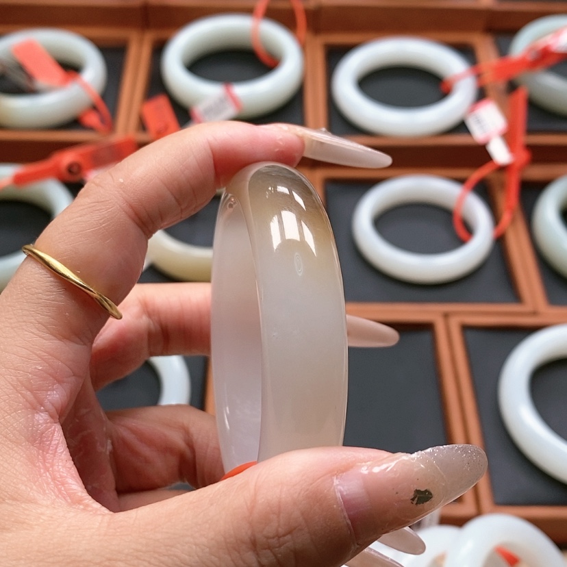 【闪购商品】未镶嵌手镯和田玉