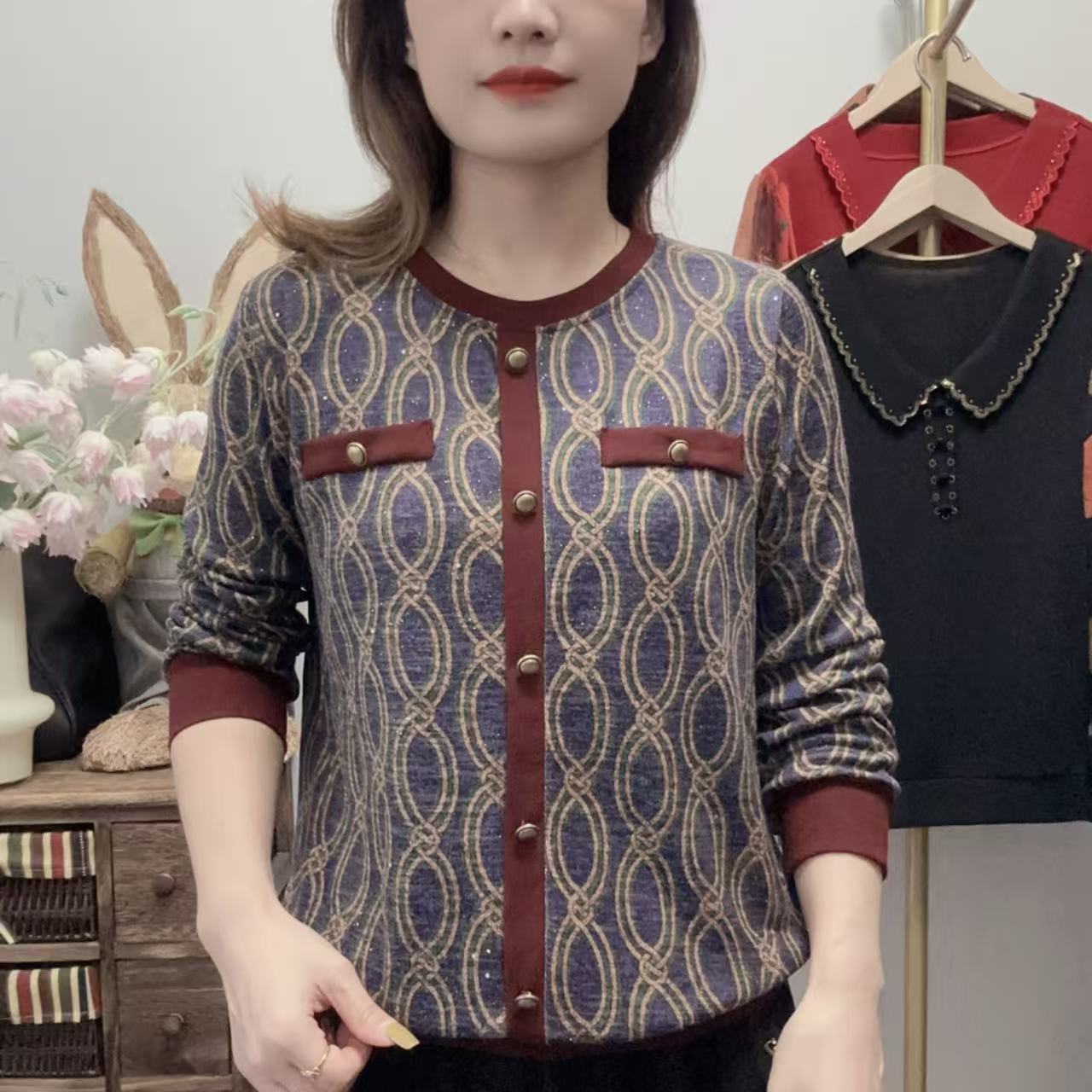 【丽姐家】秋季中老年女装常规款宽松型圆领小衫洋气女士长袖