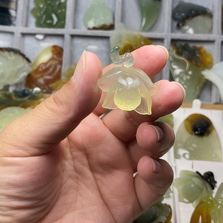 未镶嵌蛇纹石玉吊坠(不含链)