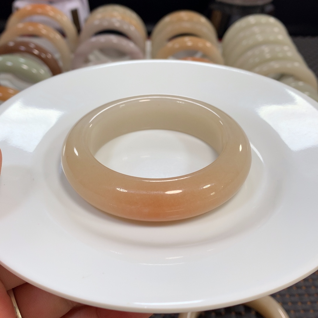 石英质玉（佘太翠）未镶嵌手镯漏51.9糖镯