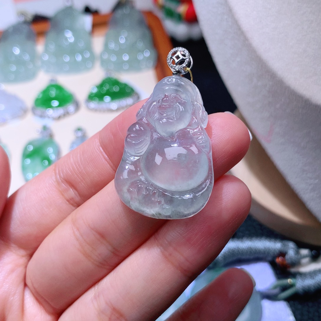 颈饰18K金镶嵌翡翠财神爷