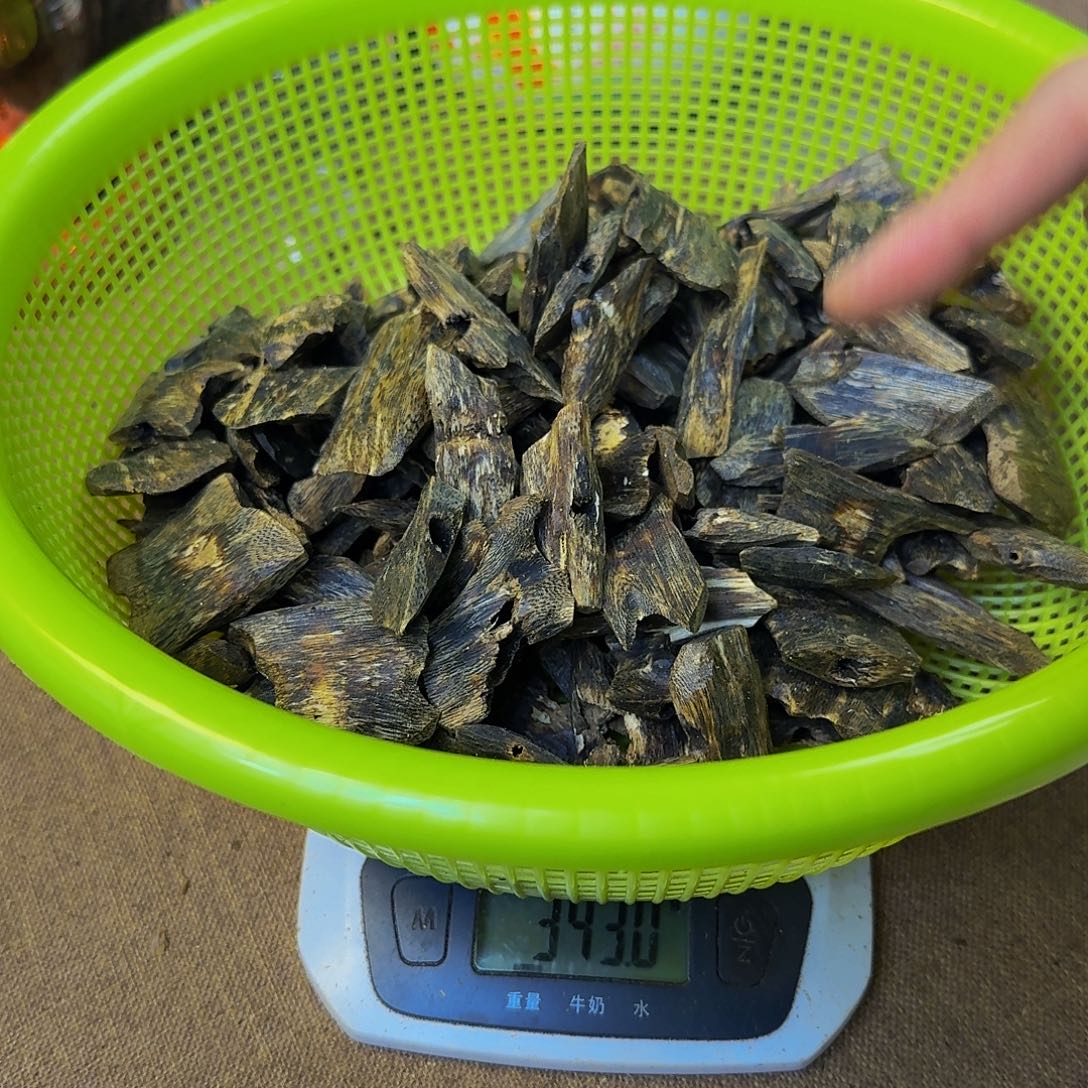 宁***湖黑棋块料343克。。。。