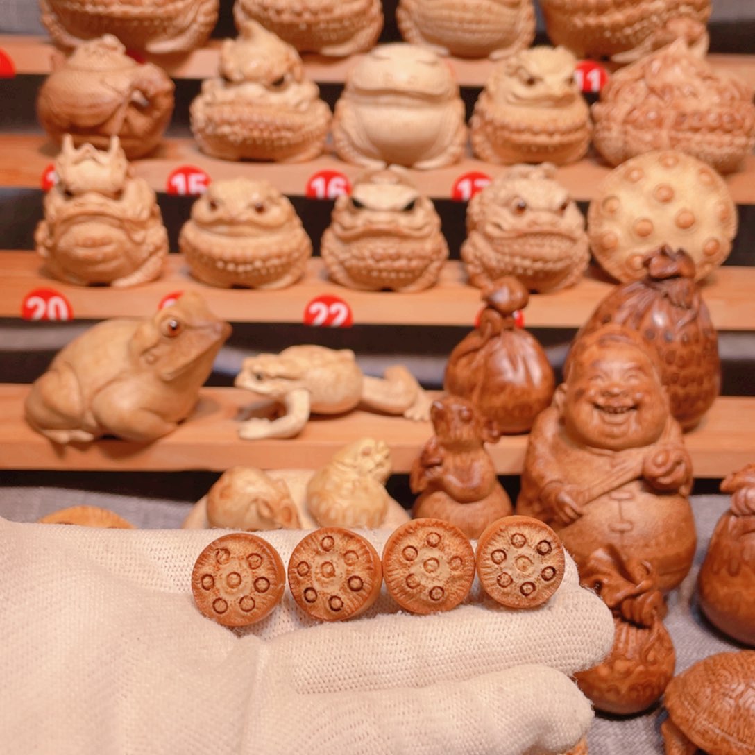 竹根雕小莲蓬挂件