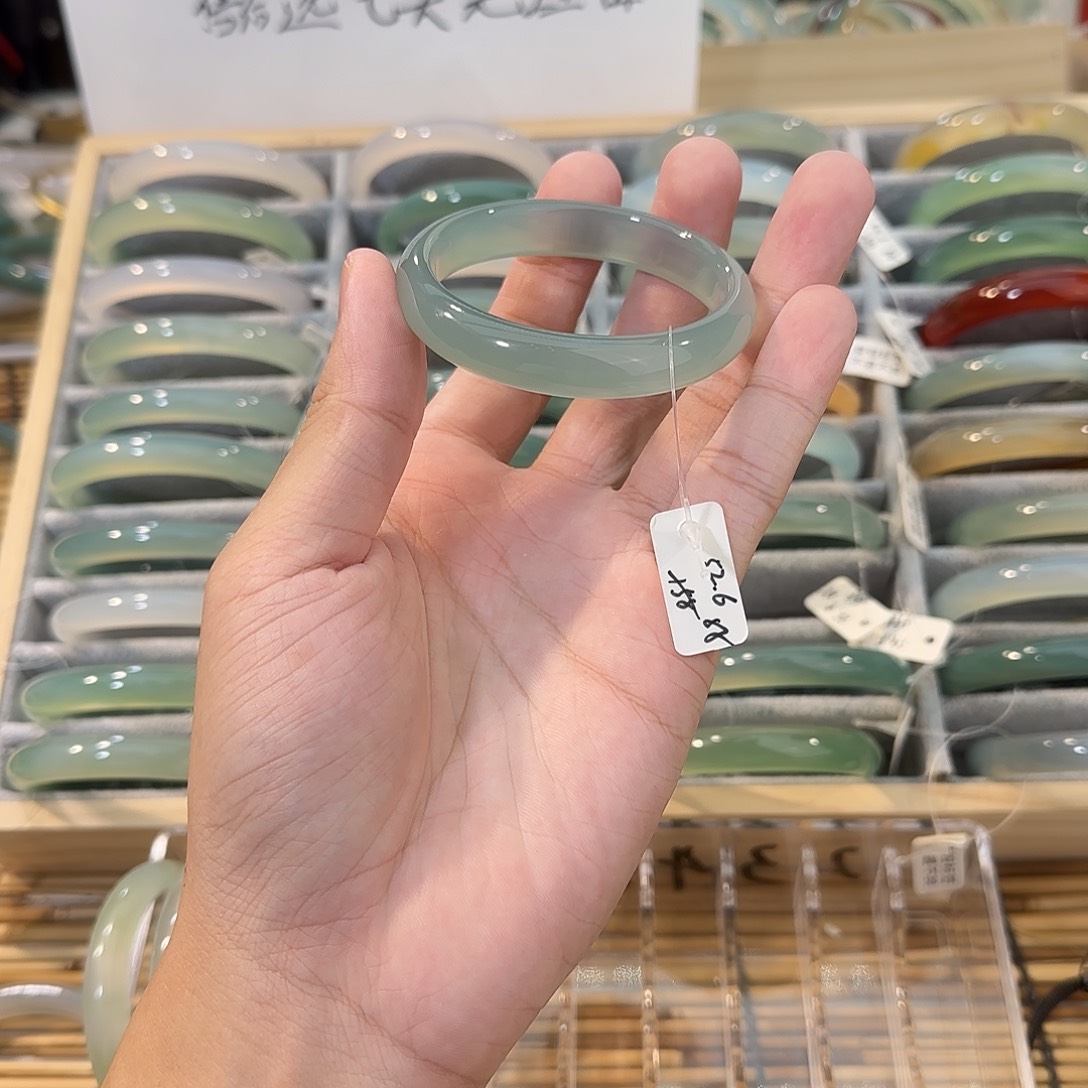 玛瑙/玉髓手镯未镶嵌圈口52.6