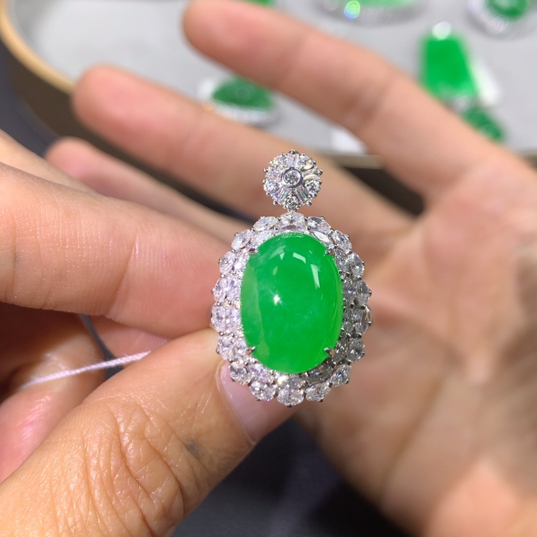 翡翠戒指18K金镶嵌翡翠