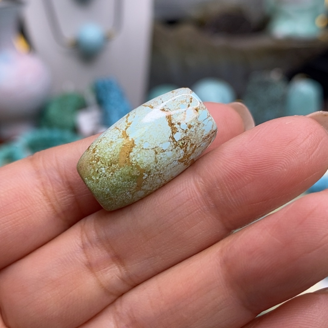 绿松石未镶嵌珠宝奇石13×22.5