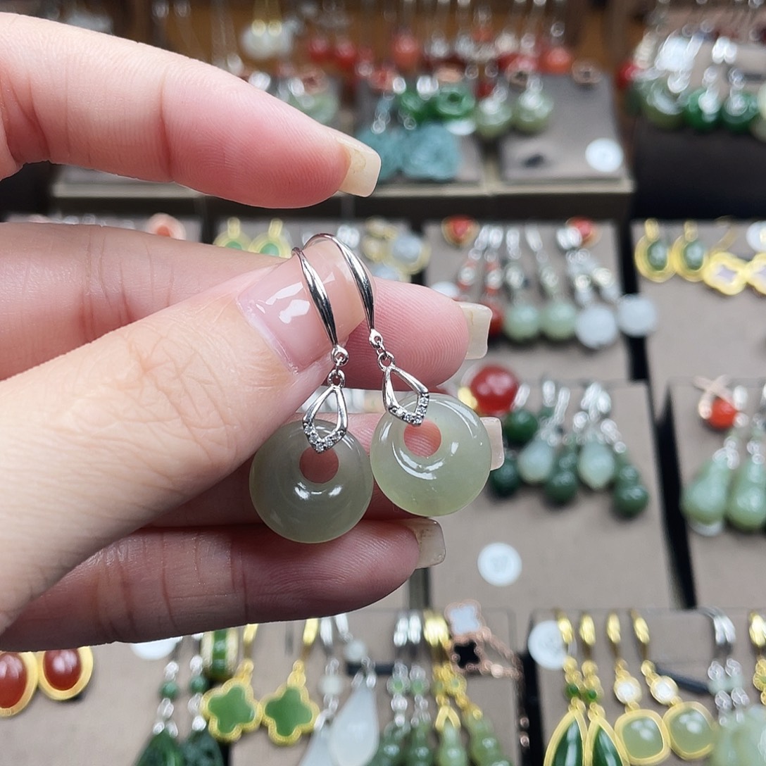 和田玉银S925镶嵌耳饰平安