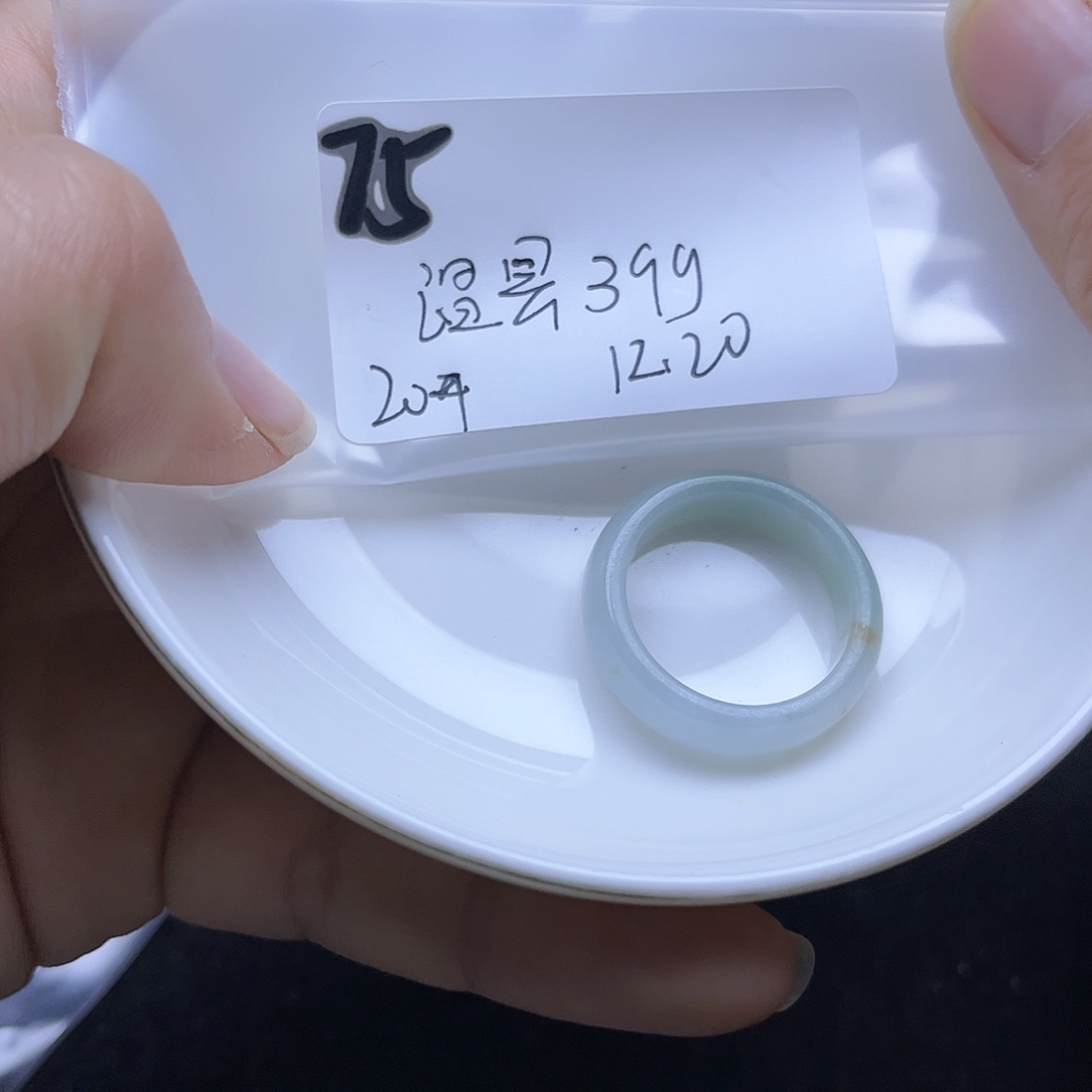 温***哥翡翠未镶嵌颈饰不退