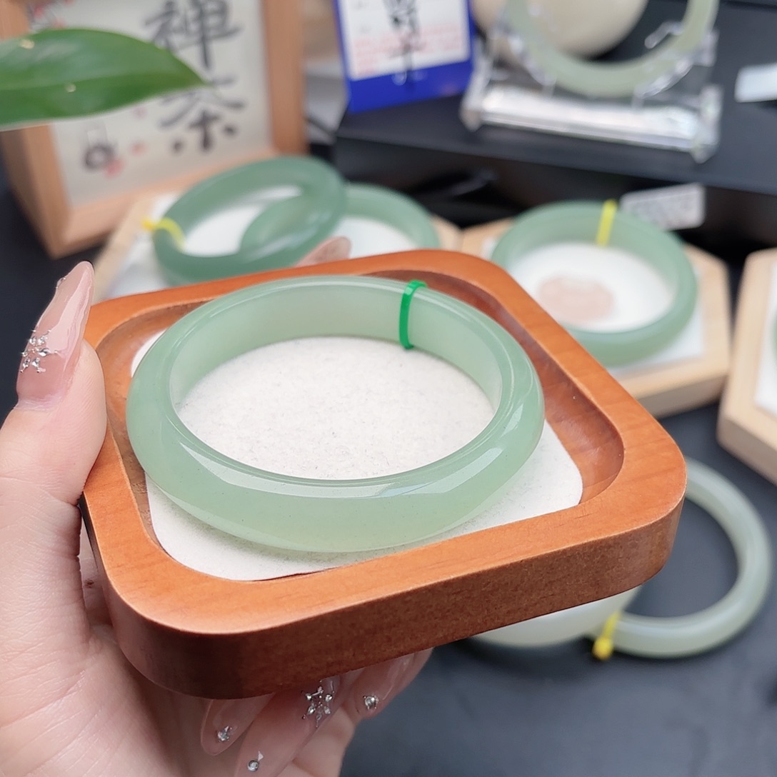 石英质玉未镶嵌手镯59