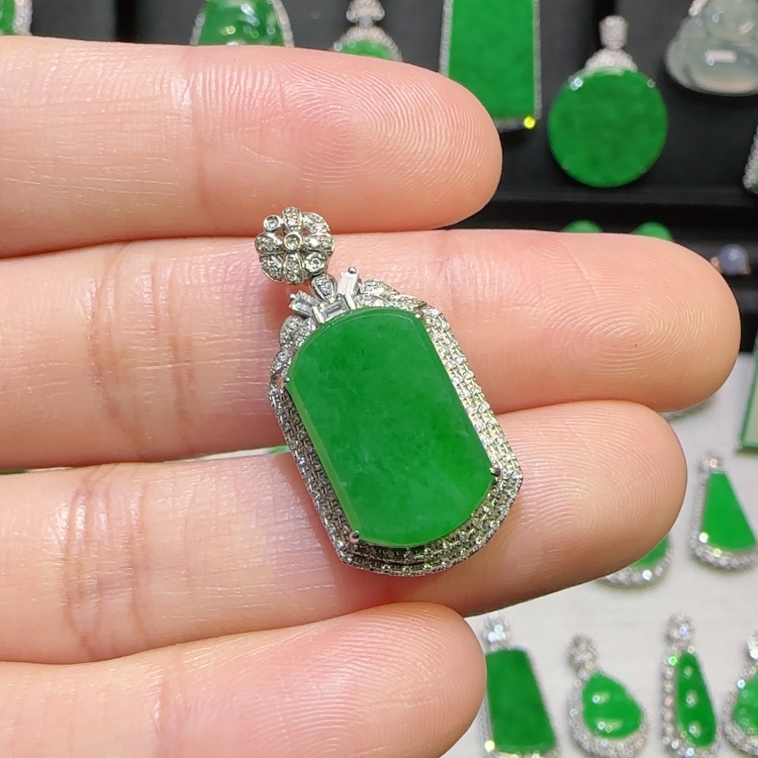 翡翠18K金镶嵌颈饰