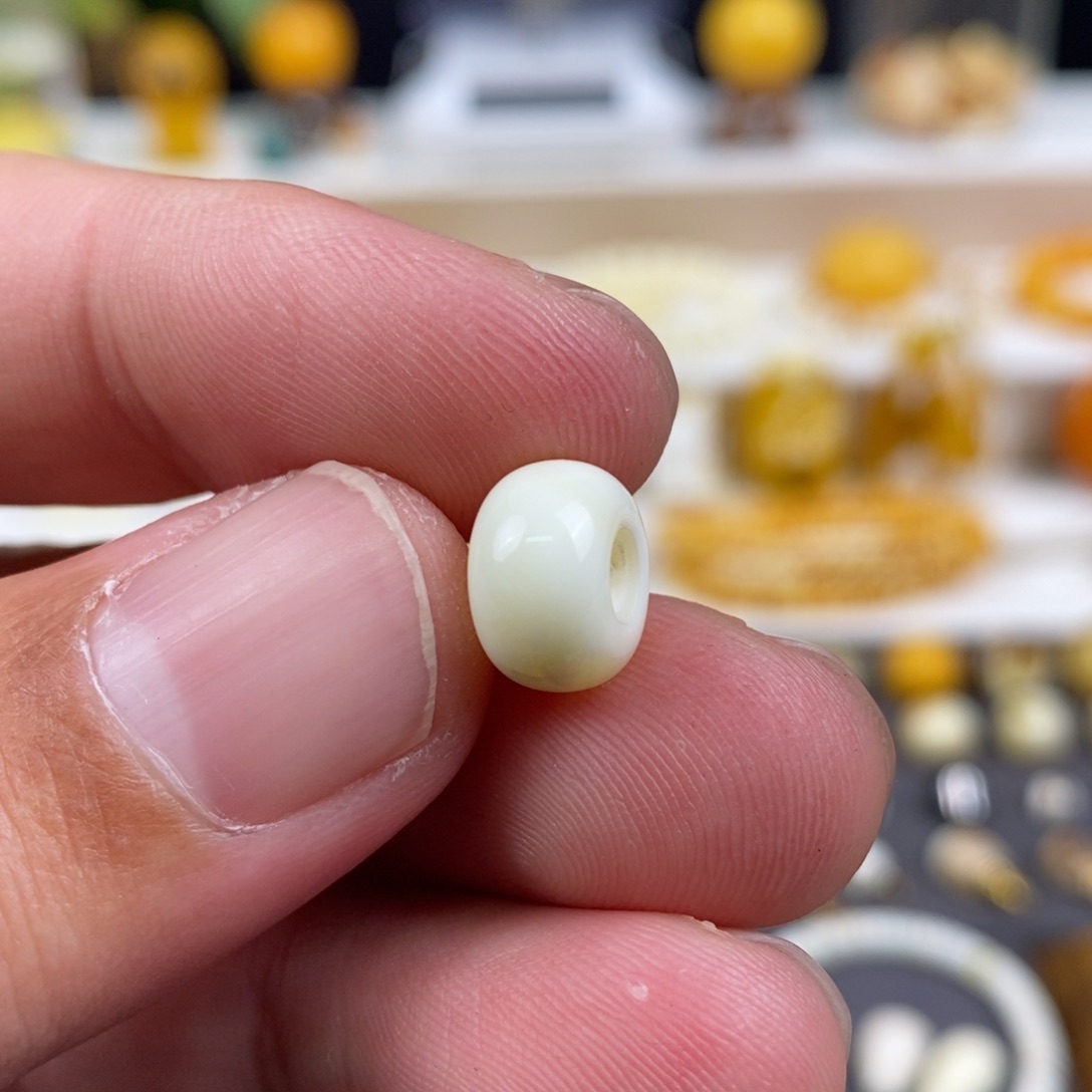 琥珀裸石未镶嵌配饰尺寸10.6×6.6