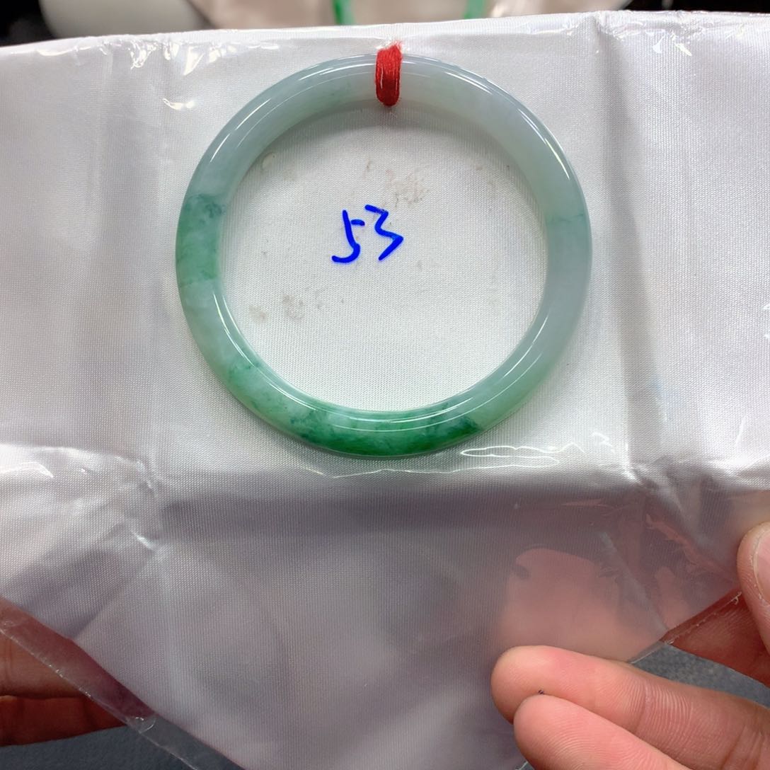 翡翠手镯（圆镯）未镶嵌翡翠