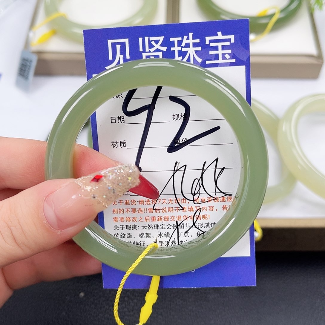 和田玉手镯未镶嵌