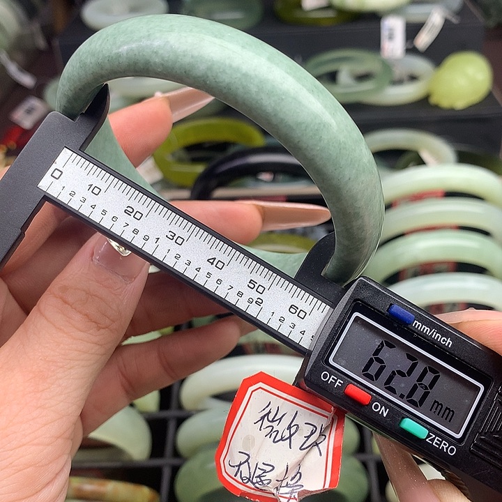 蛇纹石玉手镯未镶嵌609