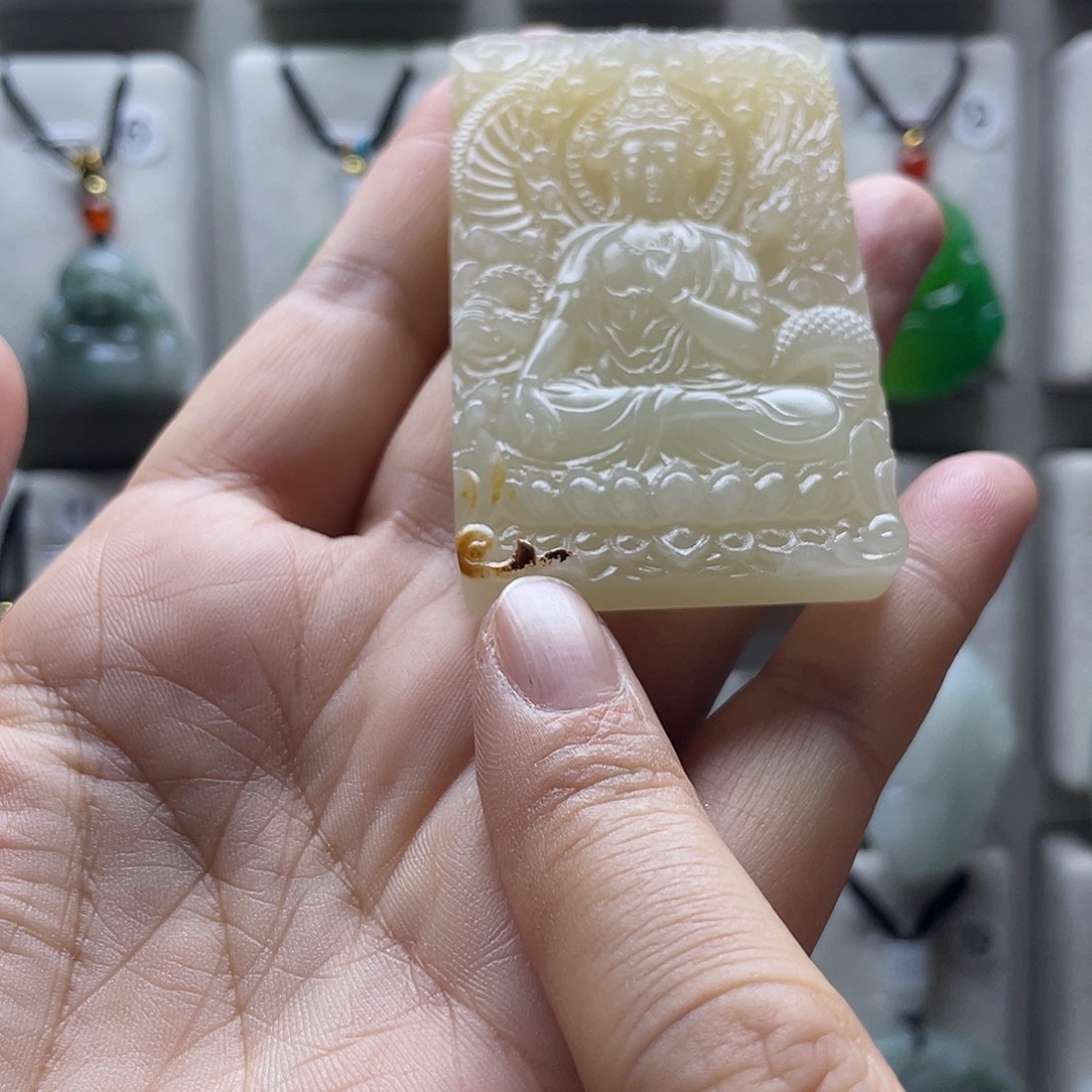 石英质玉未镶嵌颈饰