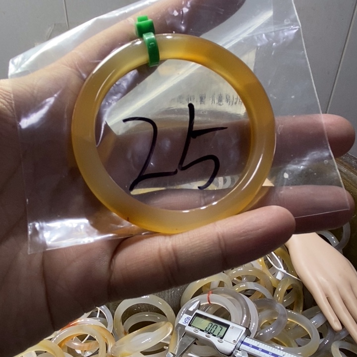 T***.玛瑙/玉髓未镶嵌手镯25号