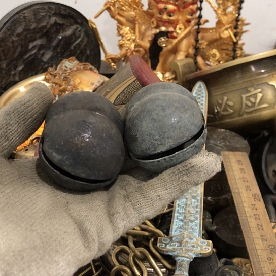 用***4闪电购铜摆件工艺品