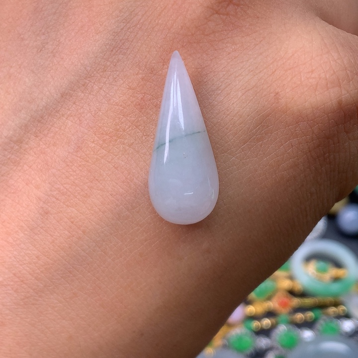 翡翠未镶嵌颈饰水滴