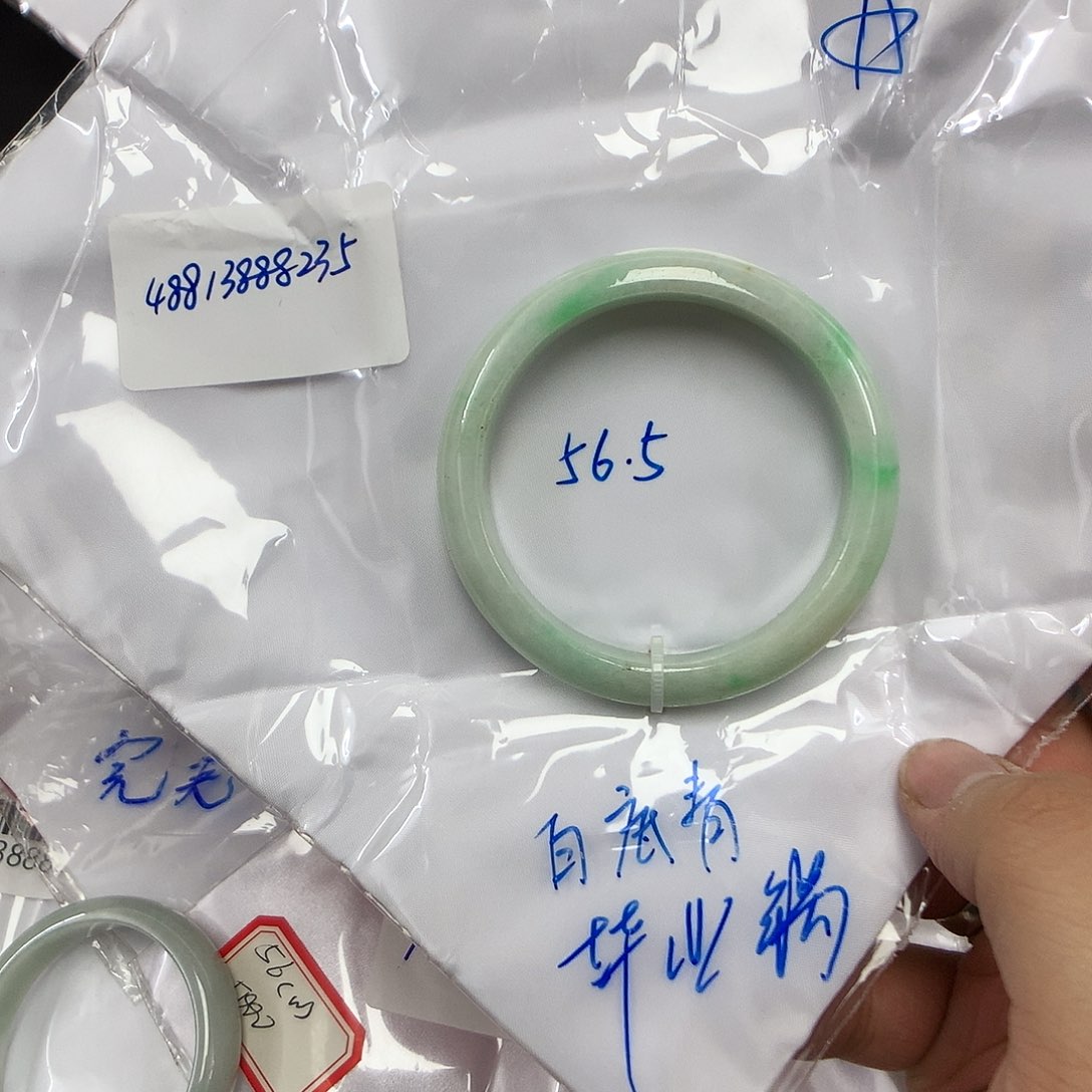 翡翠手镯未镶嵌天然缅甸翡翠手镯