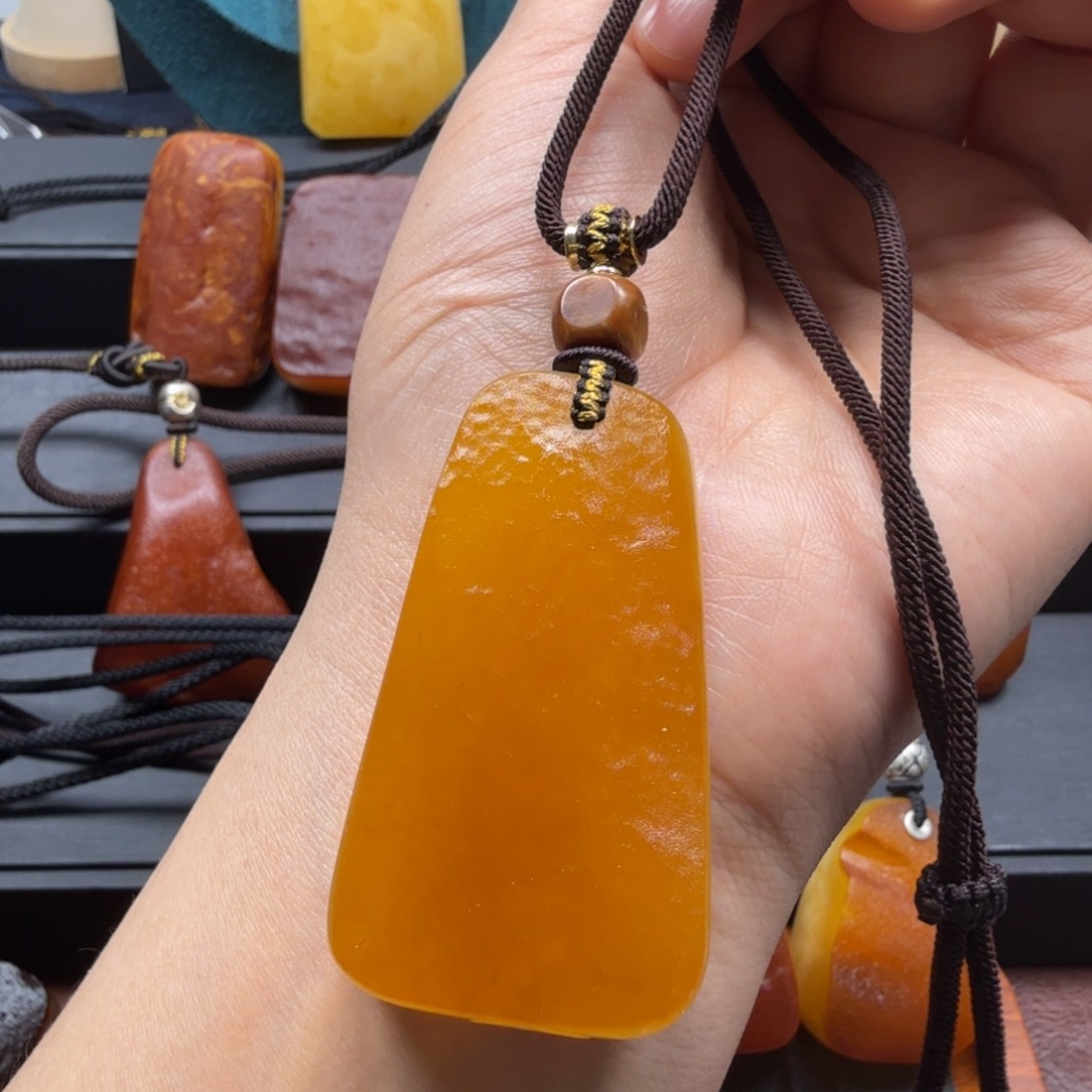 未镶嵌吊坠(赠链)琥珀