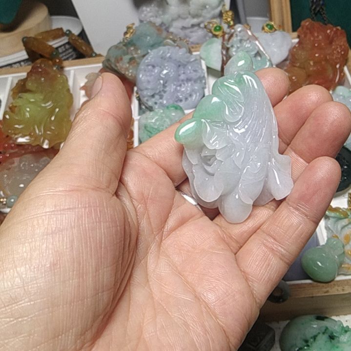 翡翠吊坠(赠链)未镶嵌