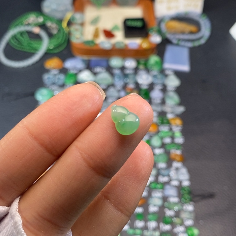 【闪购商品】翡翠挂件未镶嵌葫芦