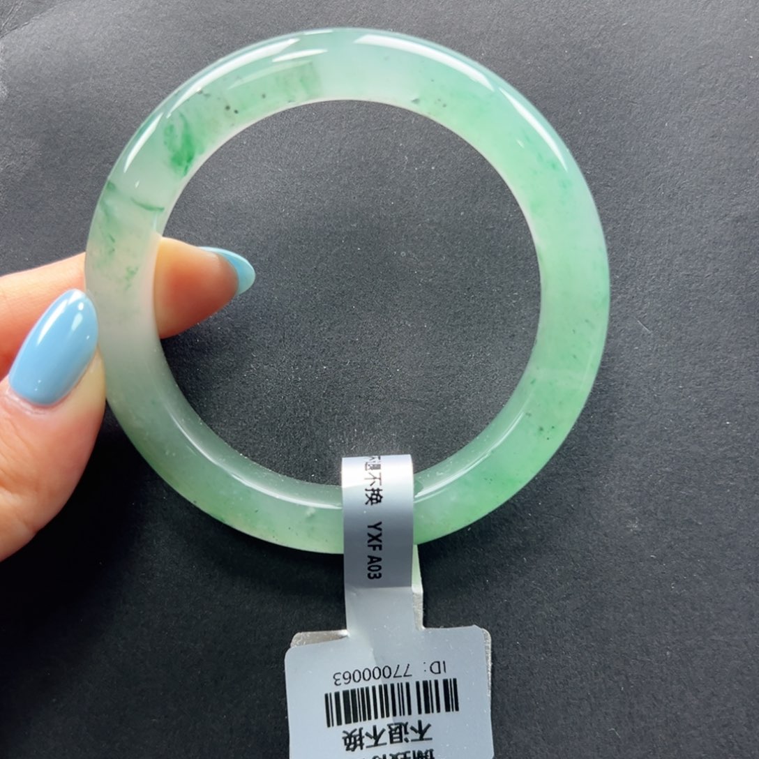 石英质玉未镶嵌手镯+周周56