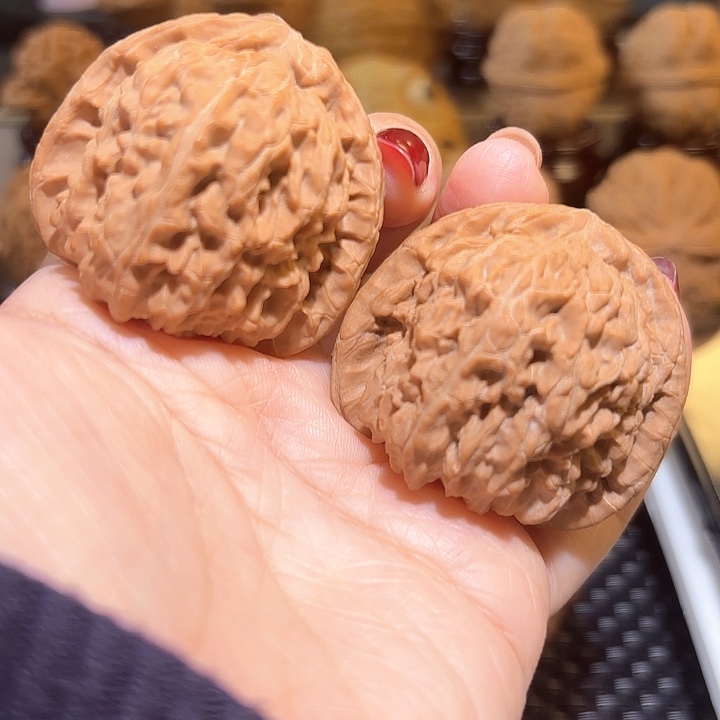 43全品白狮子一对文玩核桃