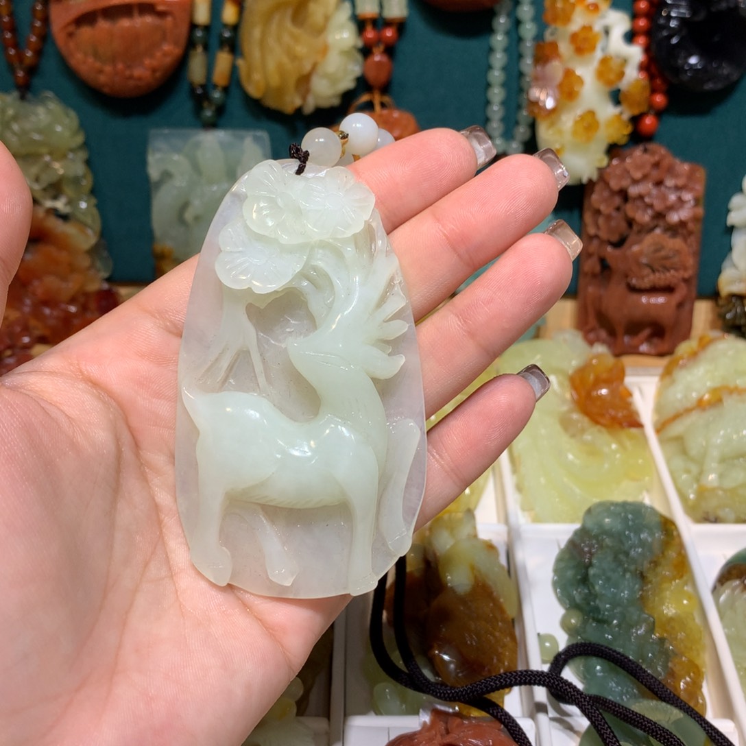 蛇纹石玉未镶嵌颈饰