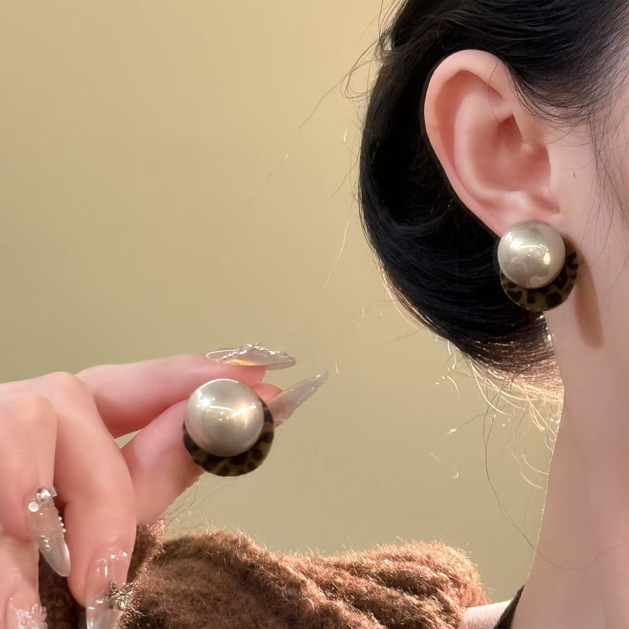 合金耳饰 秋冬复古植绒豹纹珠珠耳钉女2025新爆款巨好看耳环耳饰