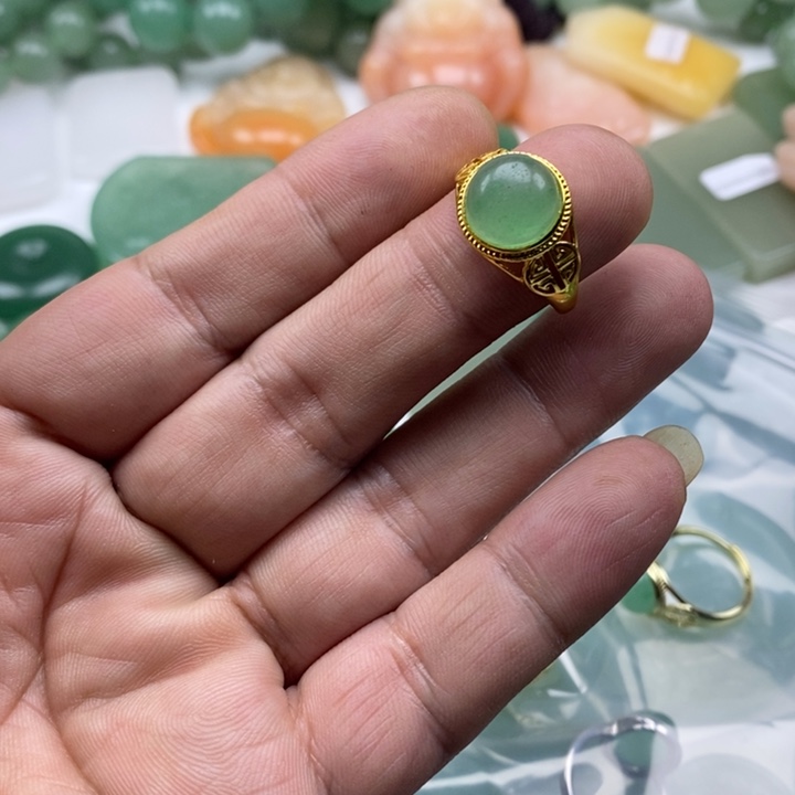 东陵石颈饰未镶嵌