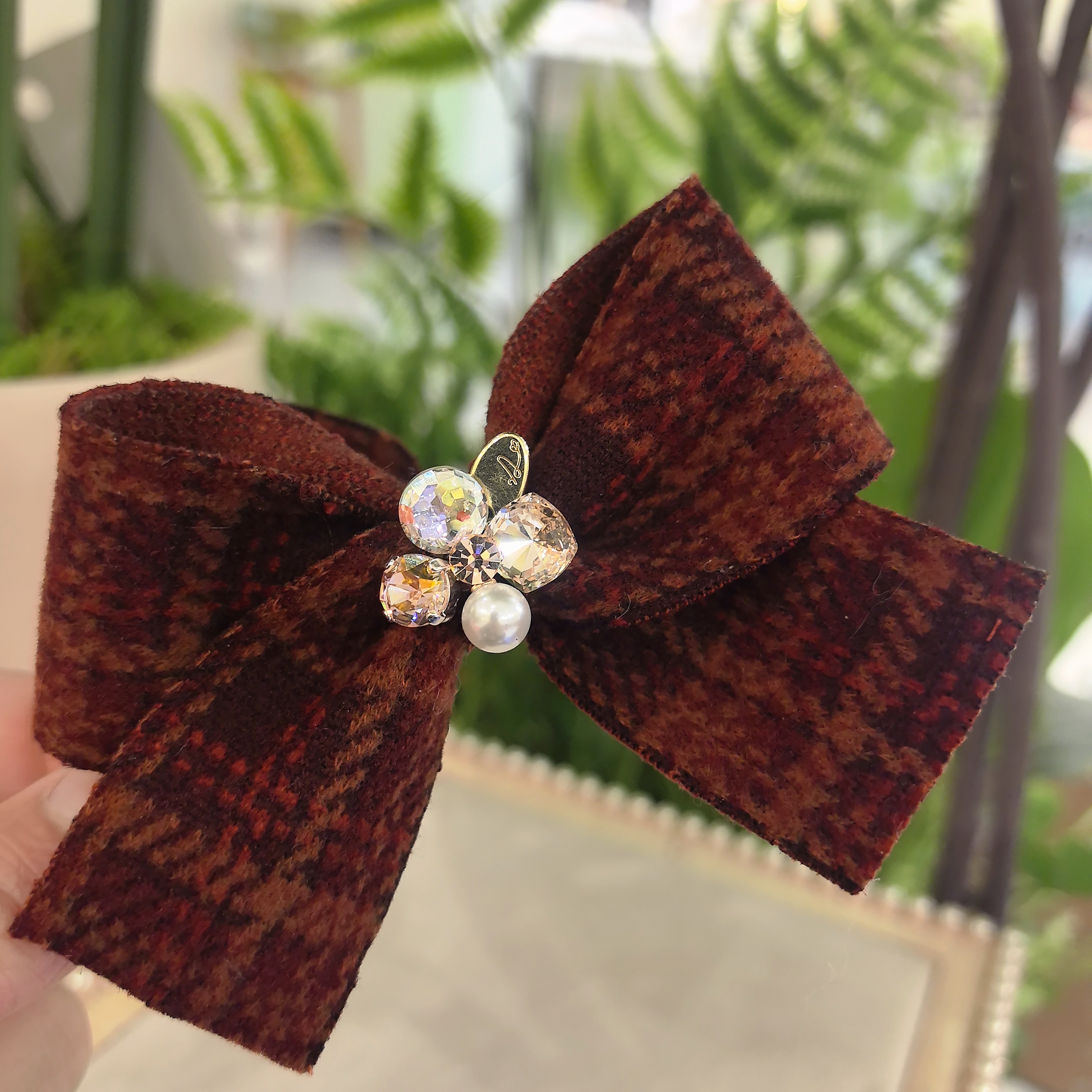 【挚爱】精品水晶精致红色格子丝绒蝴蝶结满钻花花香蕉夹WM-742