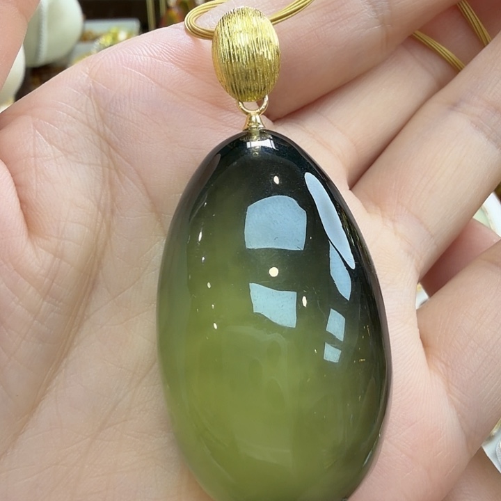 琥珀未镶嵌珠宝奇石