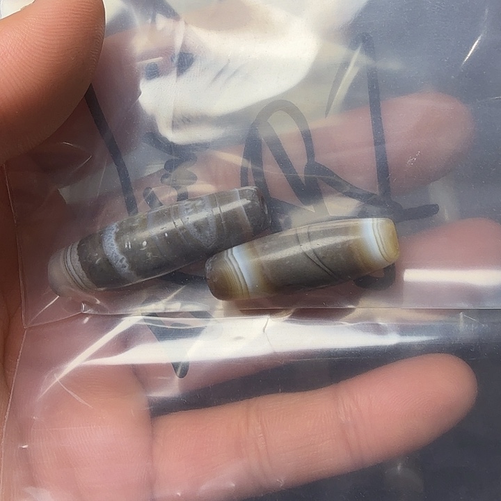 詹***s石英质玉（非洲翠）未镶嵌缠丝