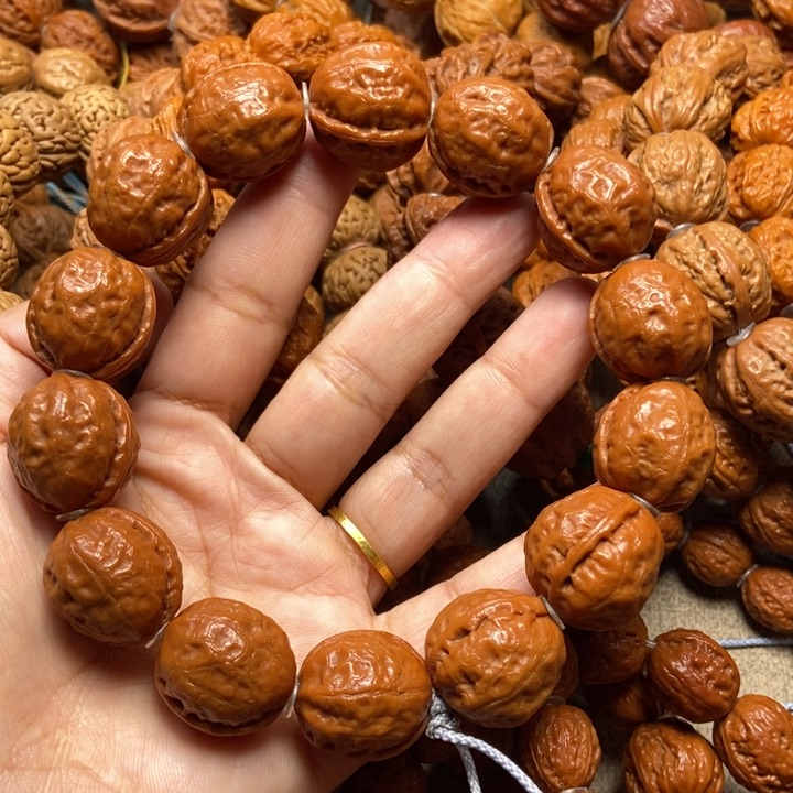 文玩核桃吊坠红皮小枣