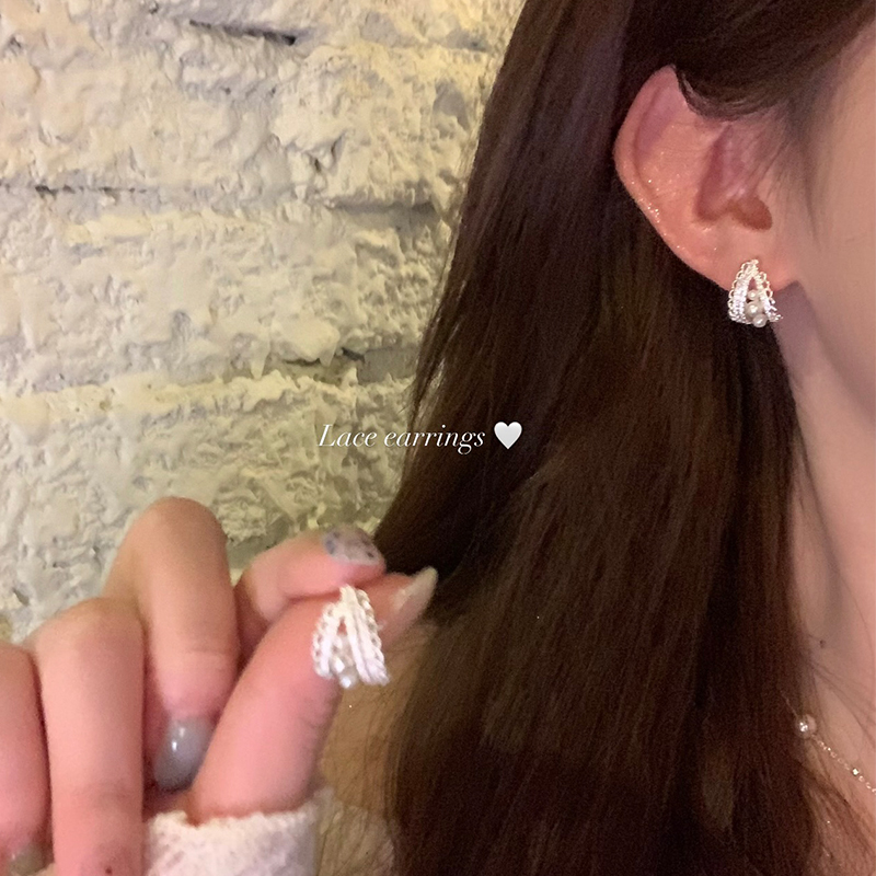 铜合金耳饰 梅姐饰品61 法式蕾丝边珠珠耳环女耳圈轻奢高级感耳饰
