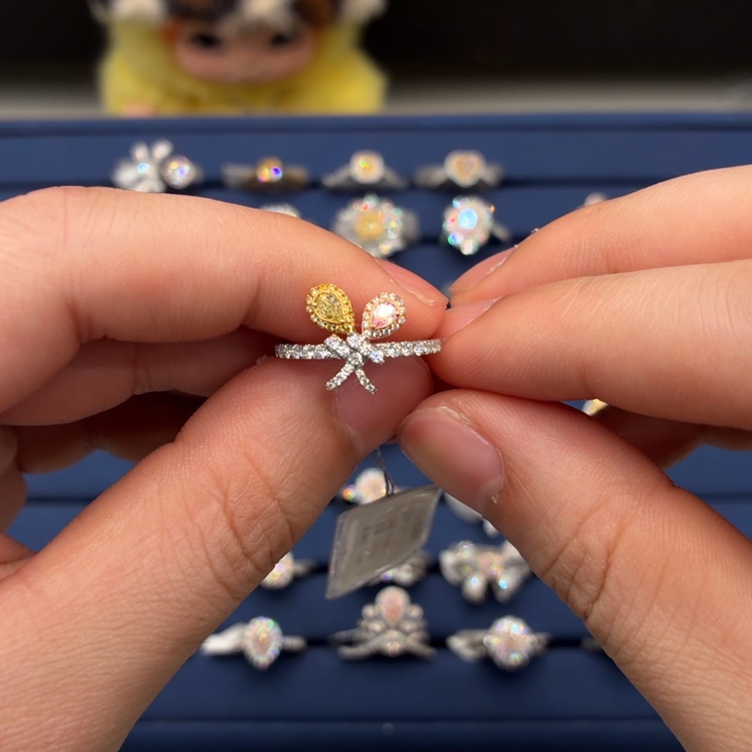 钻石18K金镶嵌戒指/指环彩钻戒指