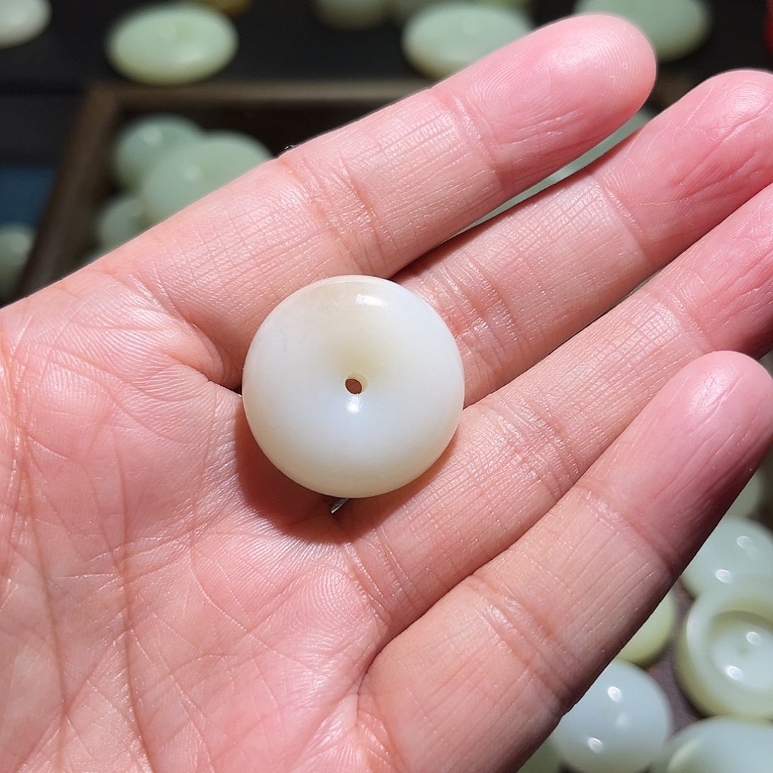 言***云和田玉未镶嵌颈饰