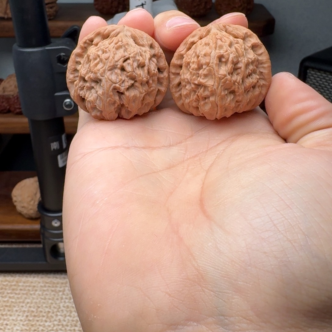 文玩核桃把件3920闷白