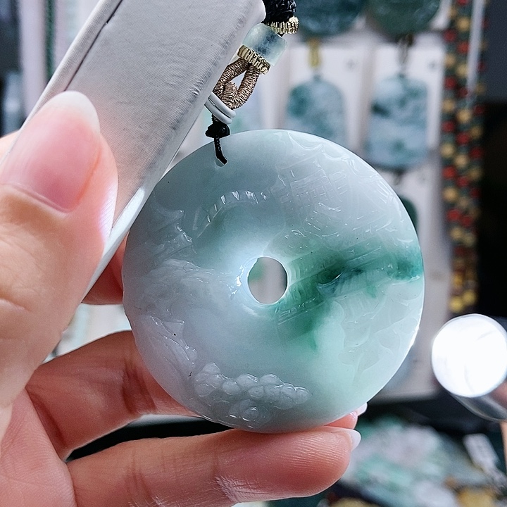 颈饰足铂镶嵌翡翠翡翠