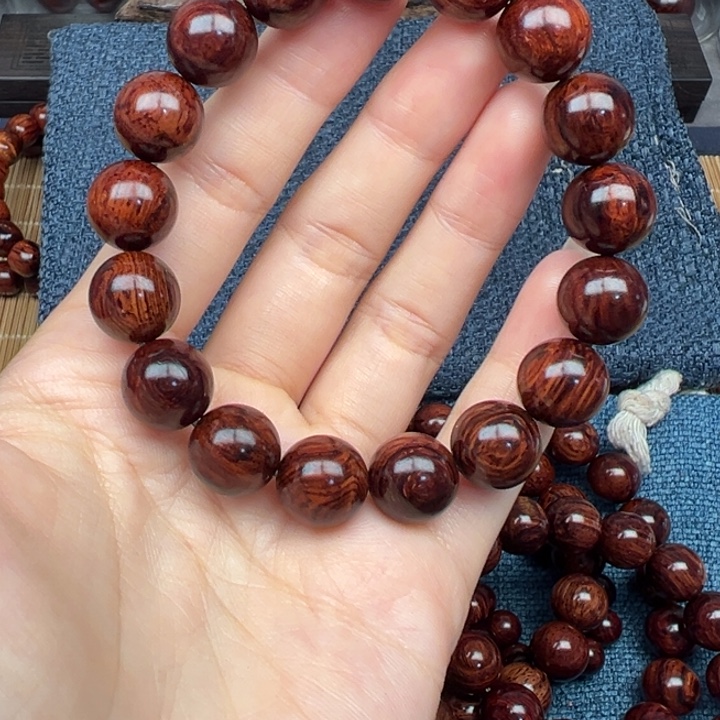 木海南红降花梨公黄底芝麻点1.2圆珠(瑕）