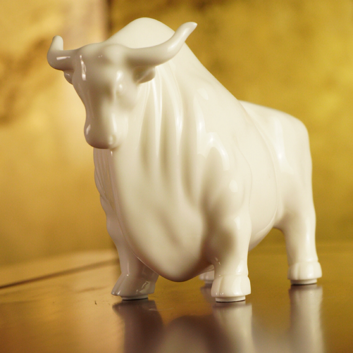 德化白瓷小牛摆件
