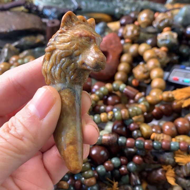 未镶嵌岫岩河磨玉（透闪石质玉）挂件