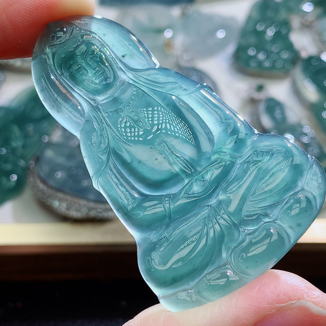 翡翠挂件未镶嵌翡翠