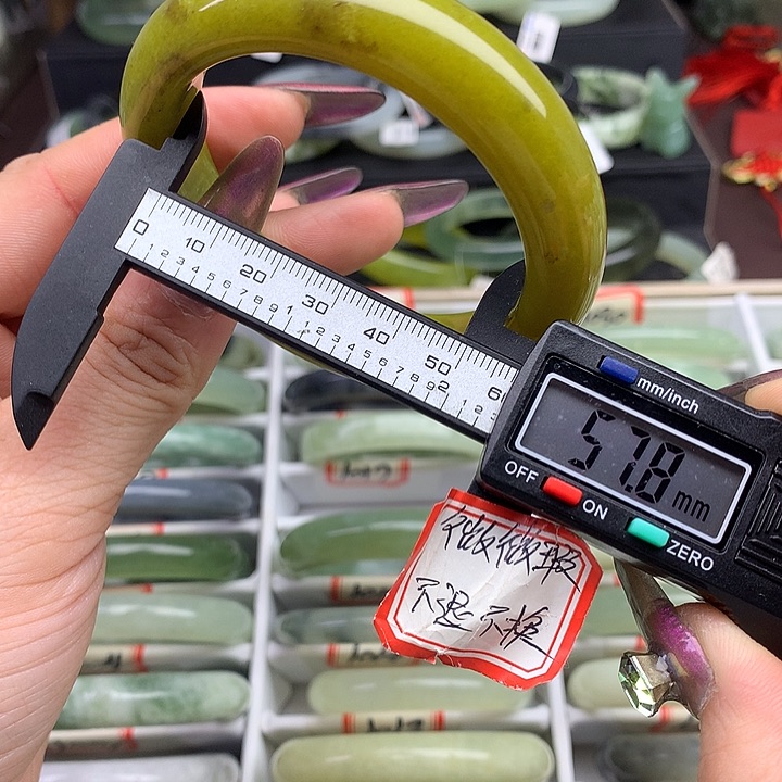 蛇纹石玉手镯未镶嵌1017