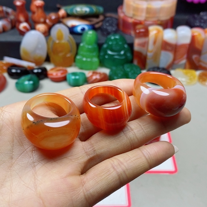 未镶嵌颈饰玛瑙/玉髓云****巅